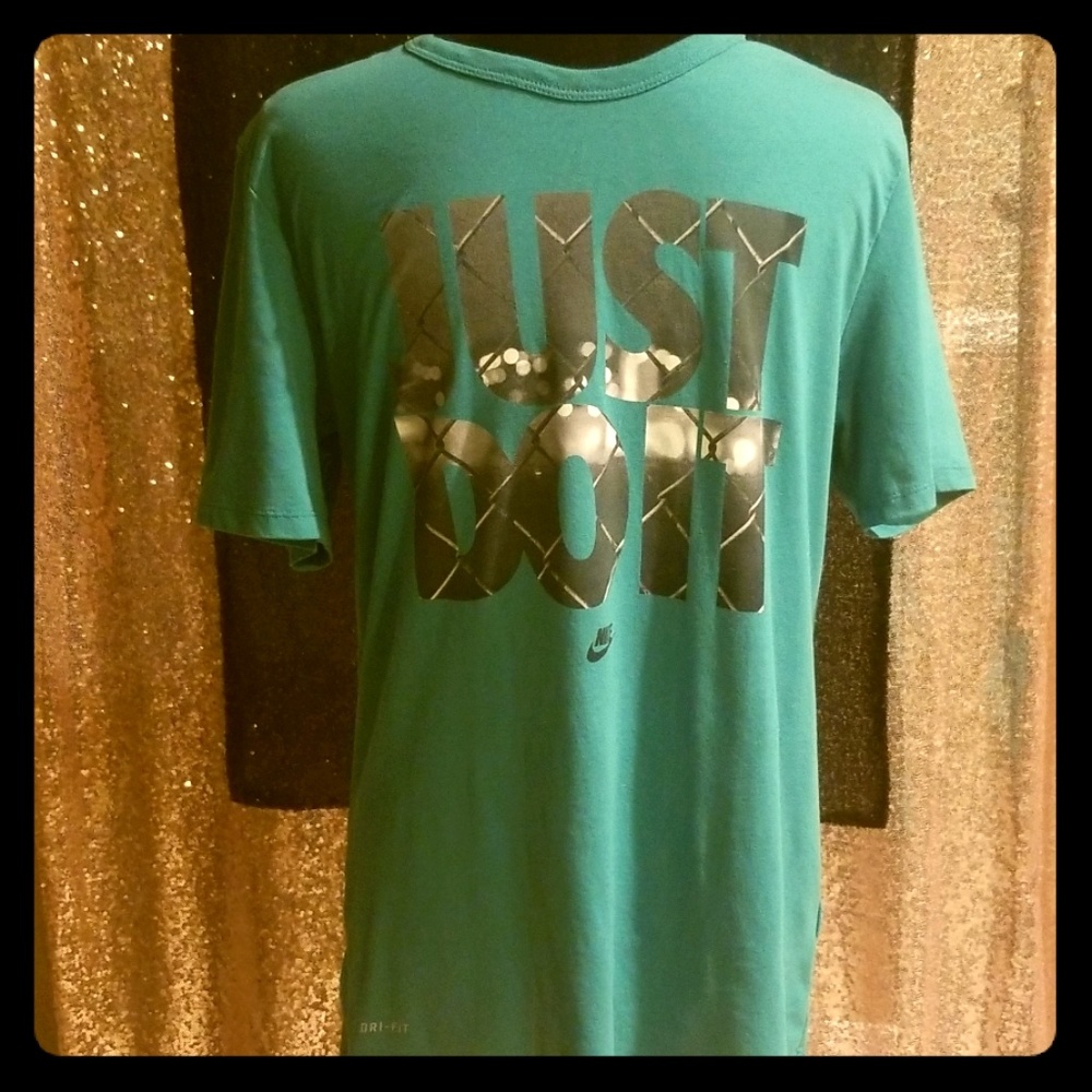 Nike T-shirt